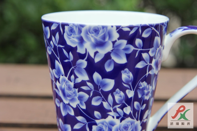 Qiao mu tangshan ipads China blue rose garden lovers mugs glair milk cup ceramic creative glass box