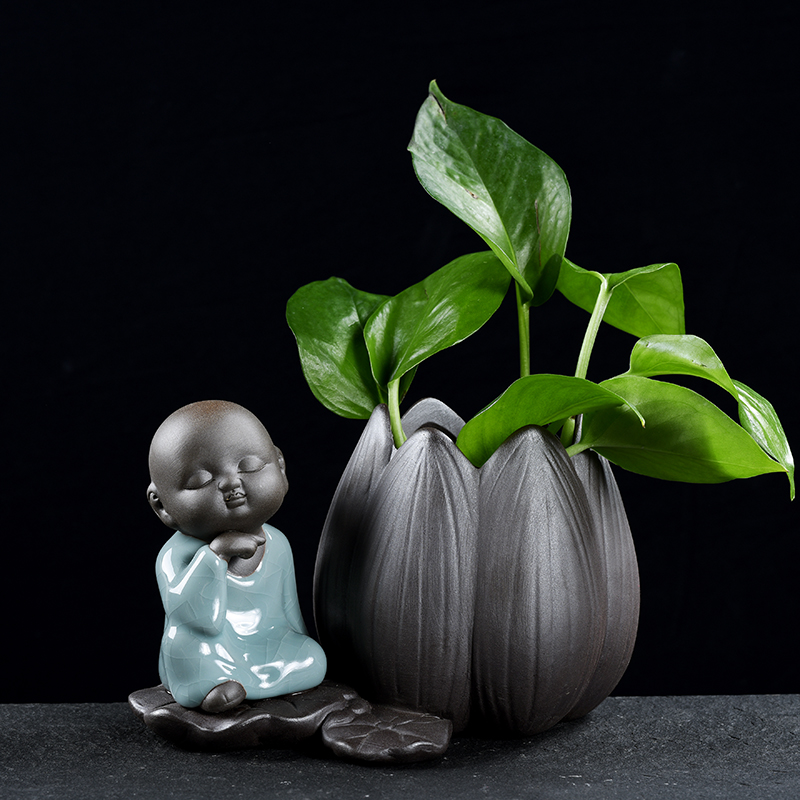 Creative young monk put ceramic vase furnishing articles hydroponic plant office desktop flowerpot money plant water containers