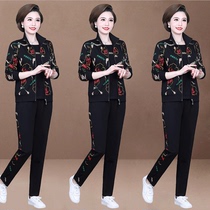 Middle-aged and elderly womens spring and autumn fashion color coat 2021 new middle-aged mother spring sports suit three-piece set