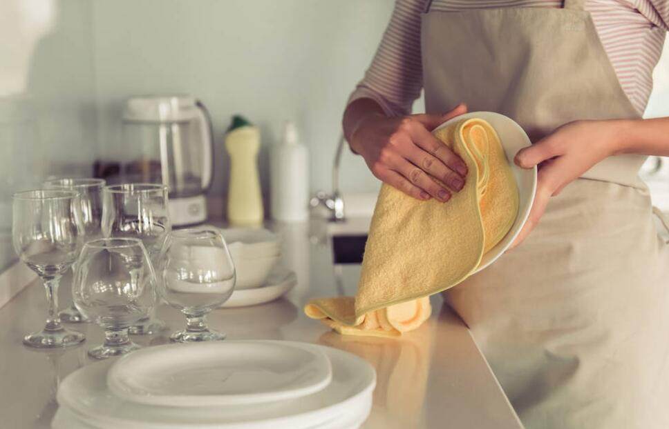 来说,手意味着自己的年龄和保养的表现,你是更愿意要一双家庭主妇手