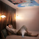 Wang Yibo ຂອງດຽວກັນ Weimai m100Pro home projector ເດັກນ້ອຍ portable ນອກ camping ສາກໄຟຫນ້າຈໍໄຮ້ສາຍ projection mini dormitory wall projection HD cinema ຫ້ອງນອນໂທລະສັບມືຖື mini projector