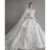 Wedding dress 2021 new bridal temperament French V collar retro long sleeve court wind tailing main yarn winter small man