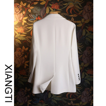 XT2021 year new small suit jacket female spring fall white leisure to take up waist and Han version Temperament Early Autumn