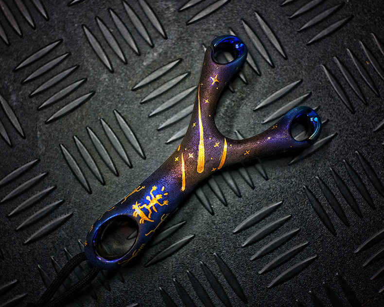 酷友cooyoo酷友天祈弹弓行三手工雕刻钛合金黄金edc限量收藏罕品