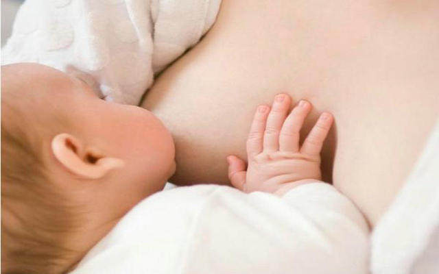 喂奶没换边危害大,宝妈知道真相后肠子都悔青了