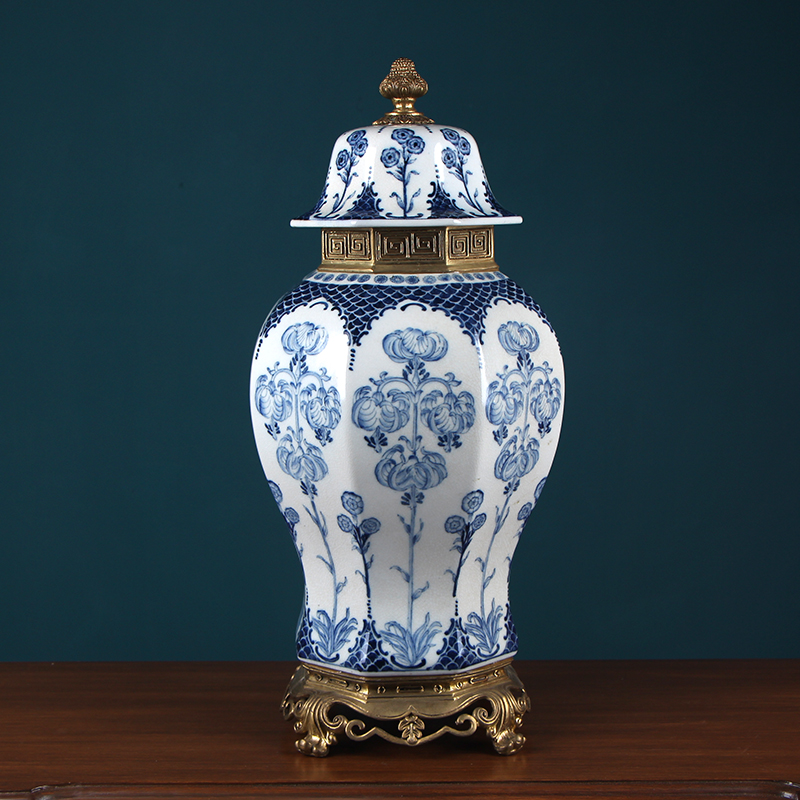 European blue and white porcelain storage tank sitting room place, a new Chinese style household ceramics handicraft built altar porch soft decoration