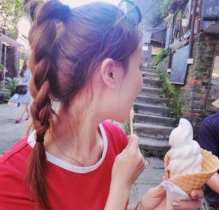 这种高马尾麻花辫也是非常好看哒,干净利落,吹呀吹呀我的骄傲放纵