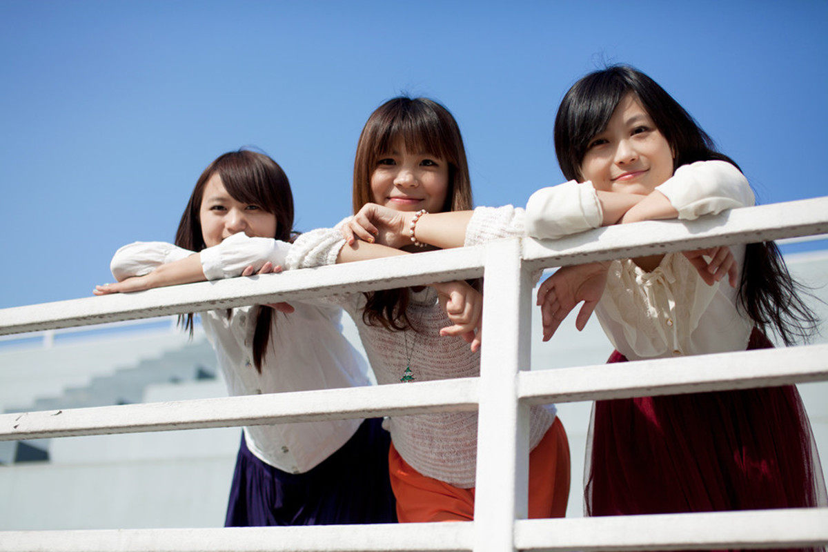 一群女生在一起最适合去ktv,一起去嗨唱. 看电影