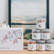 Six kinds of plum combination gift box plum pregnant women plum without adding pregnant women snacks handmade plum 630g