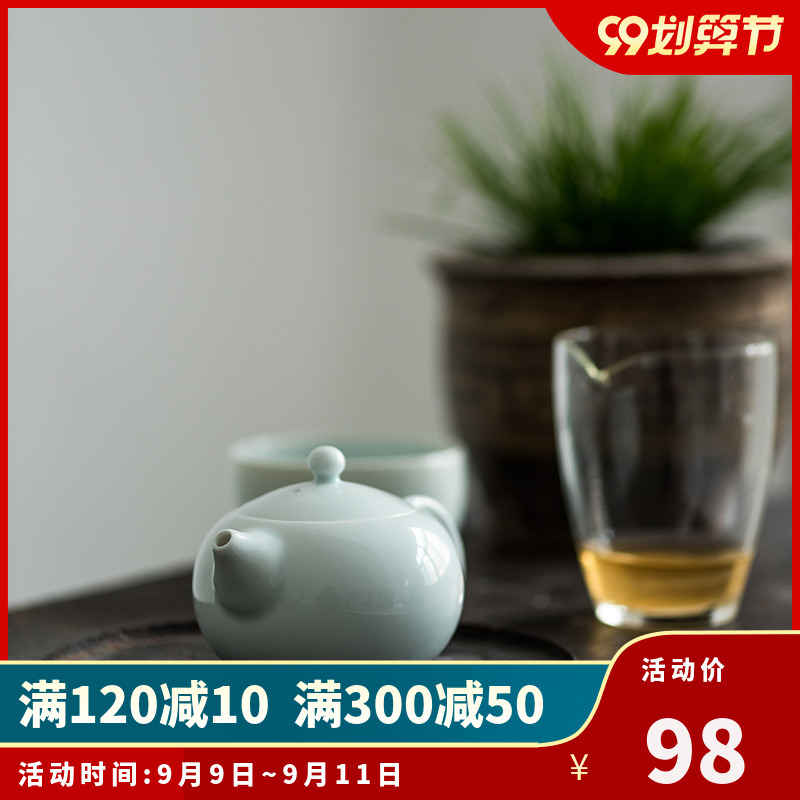 Sweet white glazed ceramic story ball hole, xi shi pot of filtering household white porcelain tea teapot tea by hand