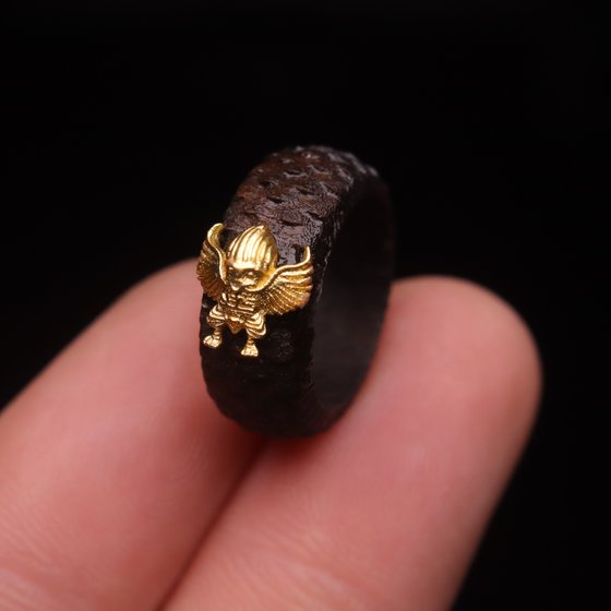 고대 금 액세서리 천연 agarwood with vin ears baby buddha 손자 수부 만트라 달리기 반지 문화 액세서리 고대 금 액세서리 천연 agarwood with vin ears baby buddha 손자 수부 만트라 달리기 반지 문화 액세서리