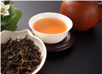 推荐饮用乌龙茶. 原料:乌龙茶 做法:简单地用开水冲.图片
