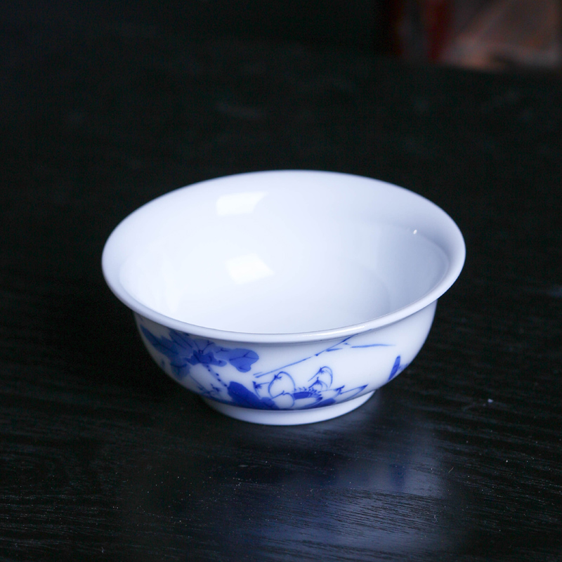 Offered home - cooked hand - made sample tea cup of blue and white porcelain in jingdezhen tea checking ceramic cups of tea, tea bowl, household