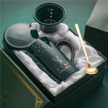 Teachers Day meaningful remembrance of gift students send female teacher Xie Shi En gift to leave school teacher You have worked hard