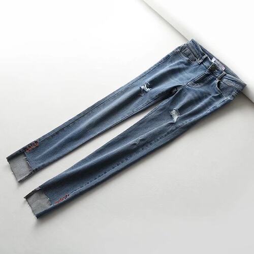 美的冒泡! 修身包臀不规则毛边裤口 浅色显瘦弹力牛仔裤_7折现价62.