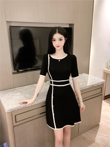 New round neck short sleeve breasted contrast knitted dress