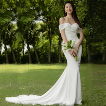 French satin fish tail bride bride temperament small drag out the dooryarn white simple word shoulder to welcome dress