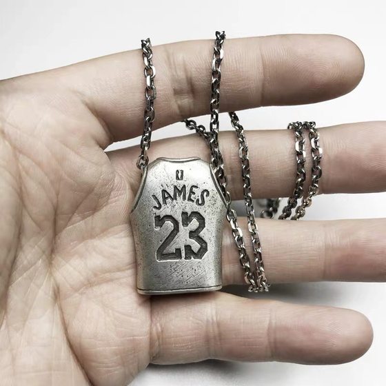 Lakers Kobe James No. 23 Black Mamba Diamond Metal Jersey Pendant Hip Hop Trendy Necklace Jewelry
Lakers Kobe James No. 23 Black Mamba Diamond Metal Jersey Pendant Hip Hop Trendy Necklace Jewelry