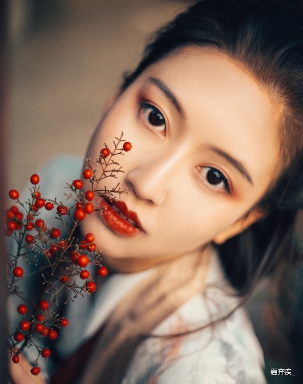 远拍唯美自然,近拍眼神细腻动人,都是不同的视角所造成的故事感.