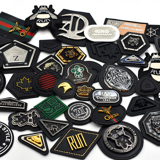 Leather mark hand-sewn metal alloy clothing shoes boots box packaging decoration sticker DIY patch covering leather brand trademark 193-244
Leather mark hand-sewn metal alloy clothing shoes boots box packaging decoration sticker DIY patch covering leather brand trademark 193-244