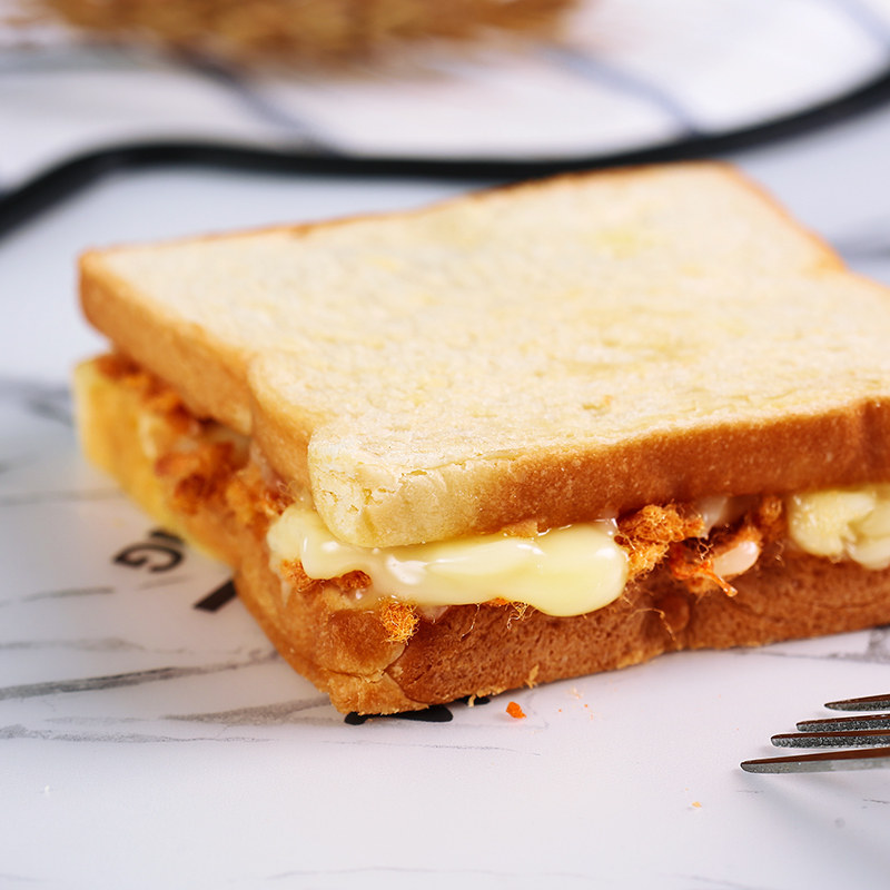 肉松沙拉三明治早餐吐司夹心面包