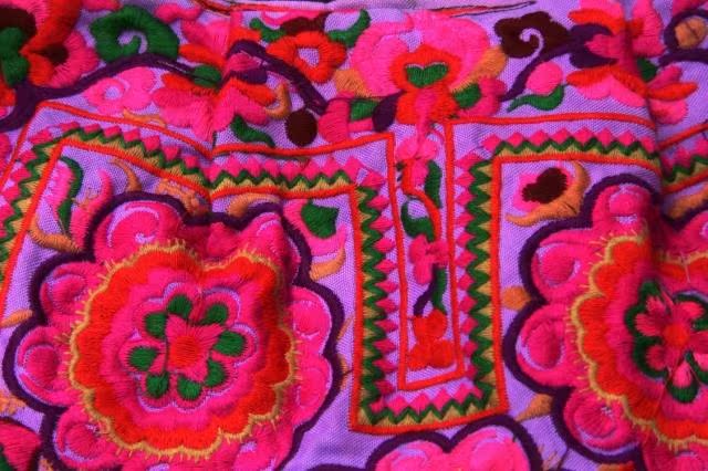 泰國香奈兒蔚藍 泰國進口 民族風 老繡包提花刺繡女斜跨單肩包 紫黃藍 法國香奈兒包
