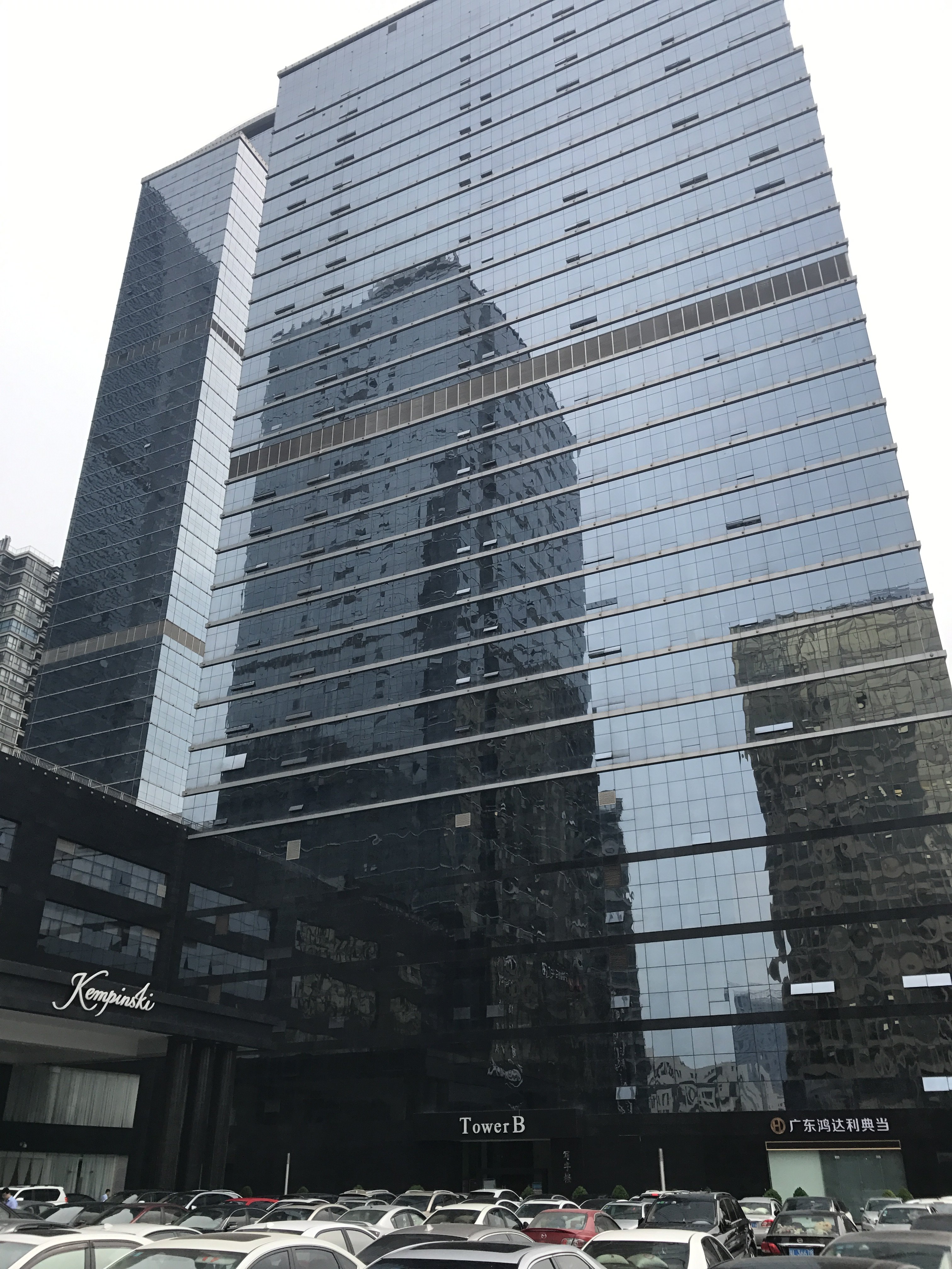 惠州市惠城区云山西路2号帝景国际商务中心2座28套写字楼