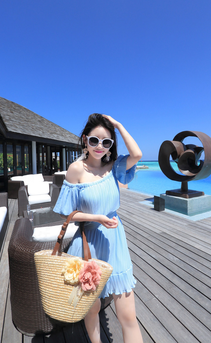 沙滩裙新款波西米亚一字领收腰连衣裙短袖甜美显瘦海边度假裙短裙