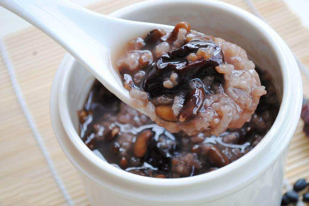 后天的问题则要健脾来补气,常用可以简单取得的补肾食物包括黑芝麻等