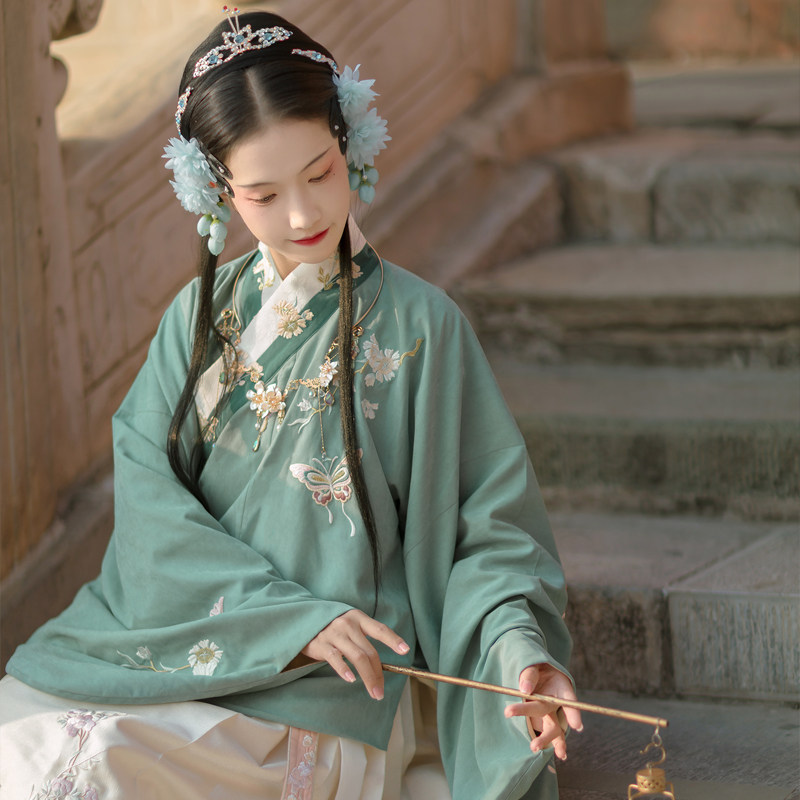 汉尚华莲绘蝶绕梦汉服女明制直领大襟袄原创正品蝴蝶刺绣百搭秋冬