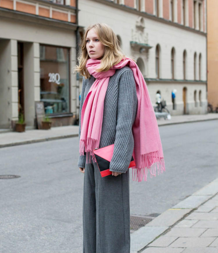 但是粉色搭不好会非常显俗气,而且粉色会更适合皮肤偏白的女生,再搭配