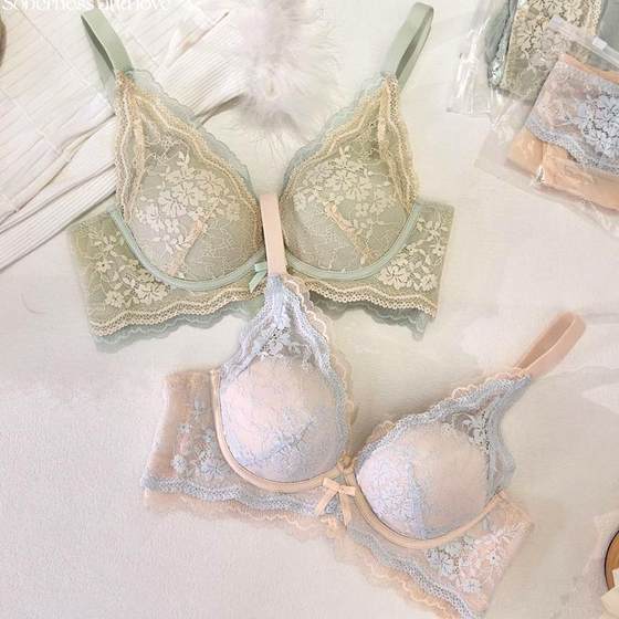 French retro lace sexy deep V lingerie girl gathers small bra without steel rings thickened bra bra set
French retro lace sexy deep V lingerie girl gathers small bra without steel rings thickened bra bra set