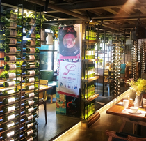 Vintage wine rack Bar wall-mounted wrought iron rack display display Coffee restaurant industrial wind partition wine rack screen exhibition