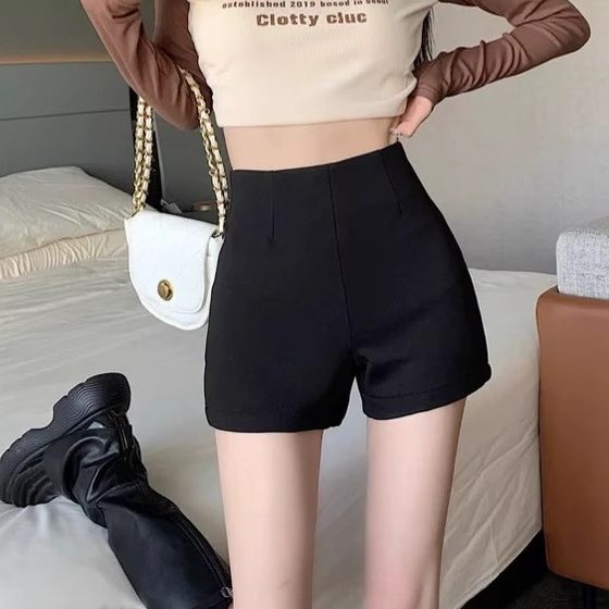New style suit shorts for women in spring and summer 2025 fashion high-end niche trendy shorts trendy temperament boot pants style
New style suit shorts for women in spring and summer 2025 fashion high-end niche trendy shorts trendy temperament boot pants style