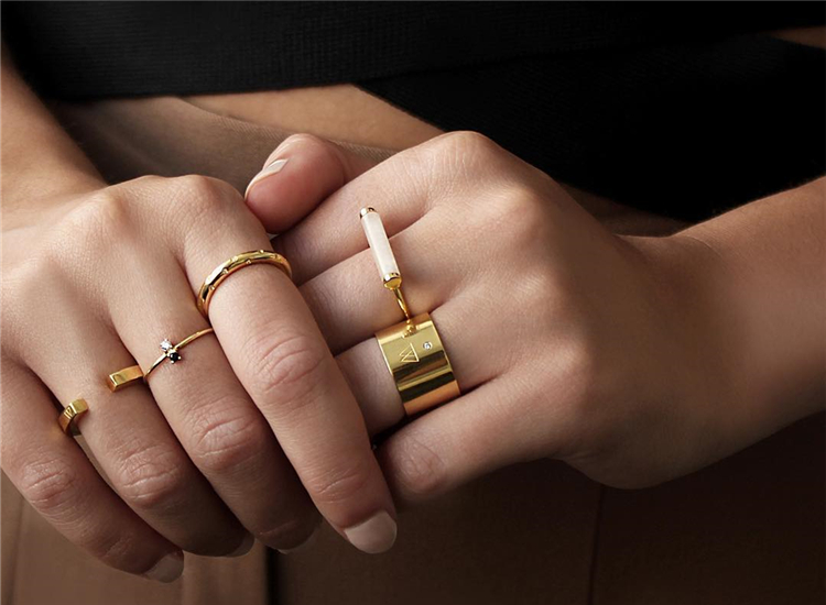 ins指环大玩开口,让时尚之光透进来