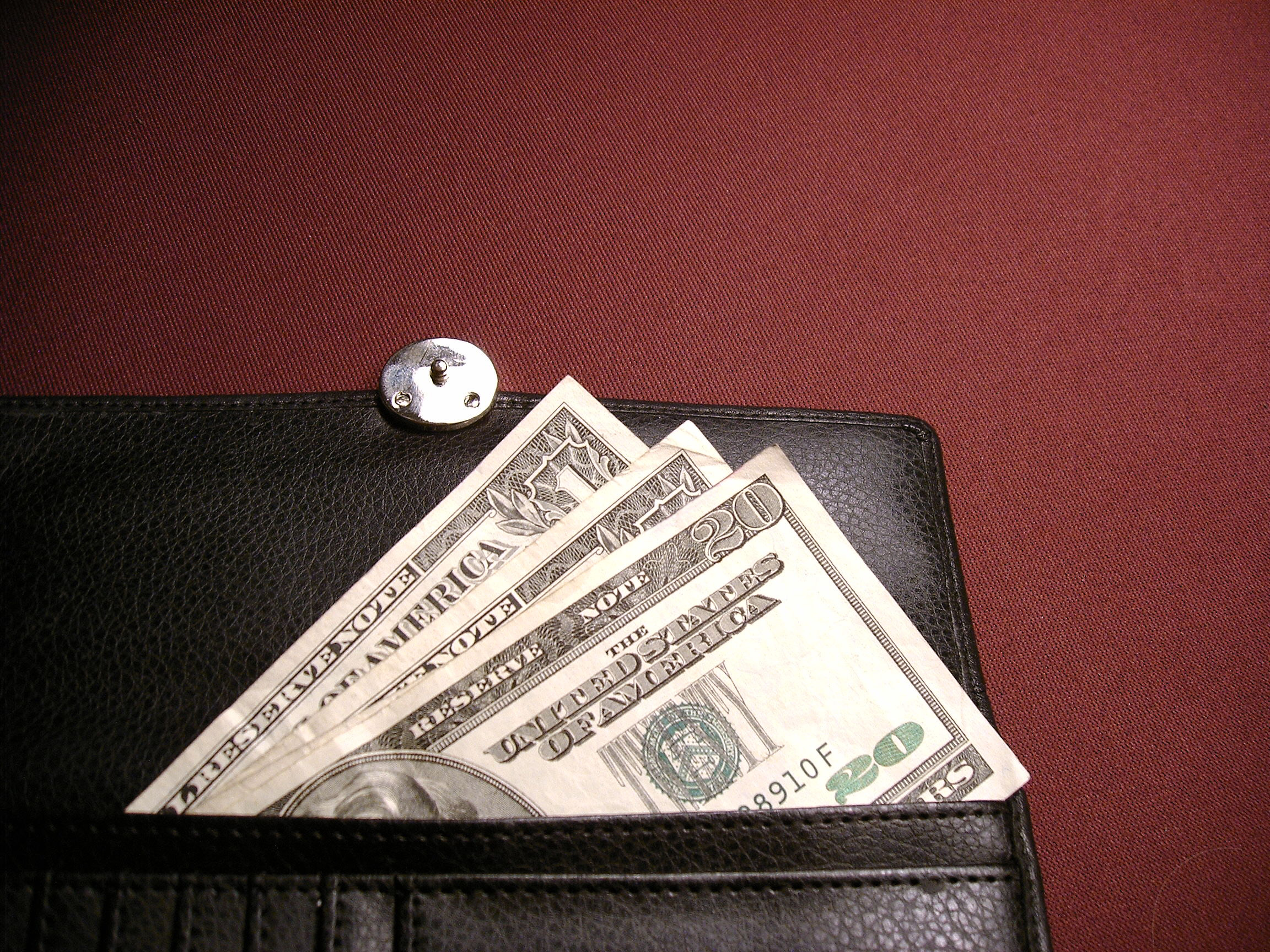 有钱人的钱包竟是这样的,看完涨知识了!