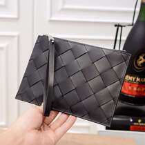 Fetal Cow Leather Woven Hand Bag Men 2022 Fashion New Black Grand Plaid Classic Hands with Envelope Bag