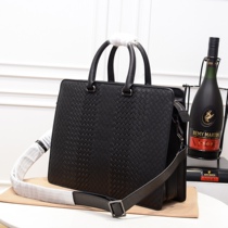 Genuine leather woven mens briefcase 2022 new stylish multilayer large capacity Business single shoulder inclined satchel bag