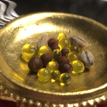 Shakyamuni Buddha's Yellow N Sturdy Son Formed to Pack for Shelita Gawu (One in 2 yuan) J13