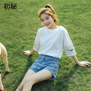初秘2018夏装新款韩版小清新袖口刺绣上衣学生宽松中袖白色T恤女