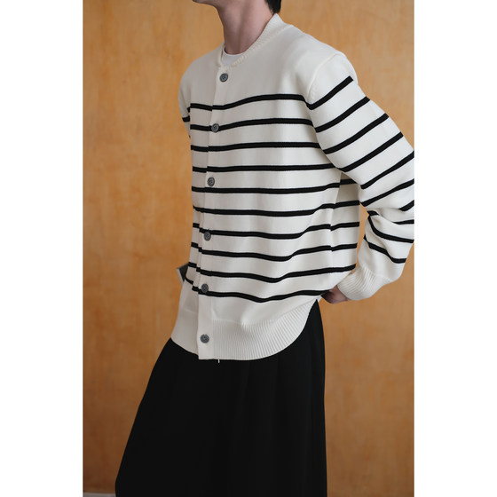 Coke life winter Korean version basic simple fashion striped knitted cardigan loose casual sweater jacket men and women
Coke life winter Korean version basic simple fashion striped knitted cardigan loose casual sweater jacket men and women