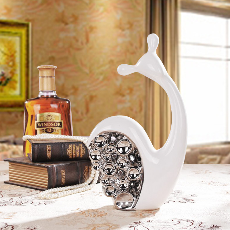 Jingdezhen creative wedding gifts home decoration ceramic handicraft furnishing articles TV ark, electroplating circle snails