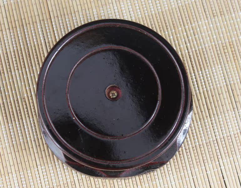 The Sequence of the strong ceramic vases, furnishing articles wooden base