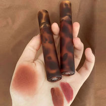 Teenage girls heart fog Amber Lip Glaze over fire net red The same lip mud student Party parity doesnt drop the color lipstick