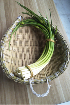 Fresh off season eating thinning vegetables Teater farmhouse open air to grow garlic clove garlic clove garlic Tweed fresh and fresh garlic Tweed