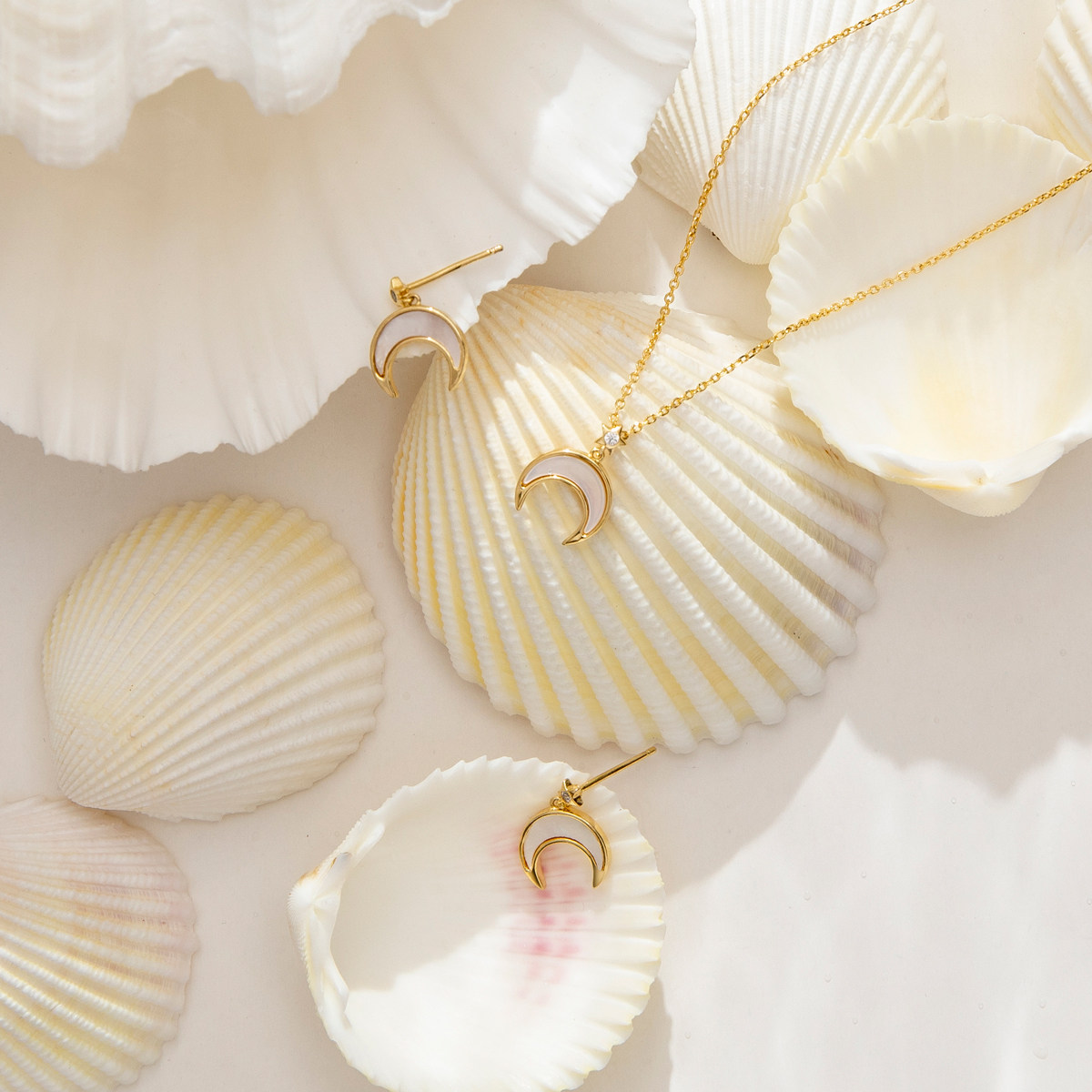tat925纯银彩贝壳项链女月牙锁骨链白贝母月亮颈链配饰吊坠送女友