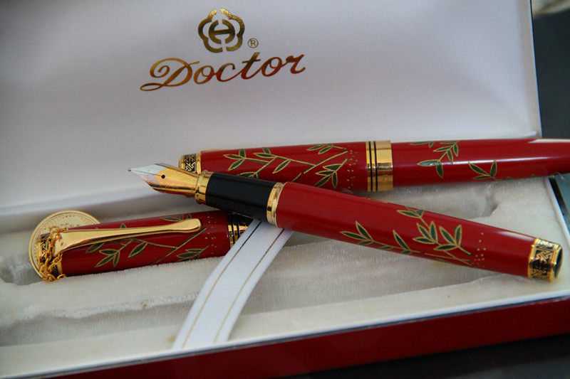 英雄900彩绘钩刀对笔!老钢笔,非正常商品 ,不退货._7折现价599元