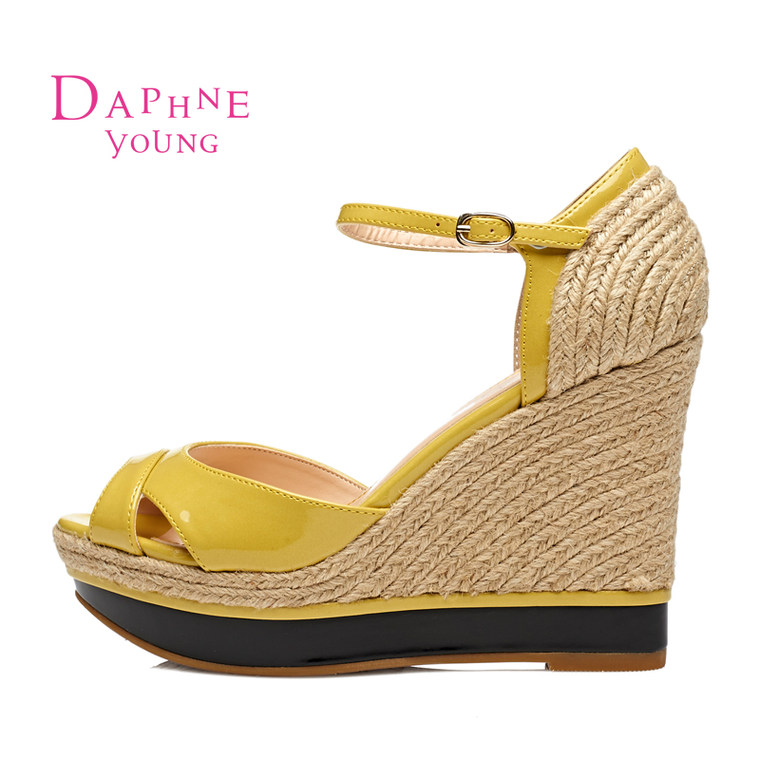 Daphne/达芙妮2015夏编织凉鞋 韩版坡跟一字扣鱼嘴凉鞋1515303032