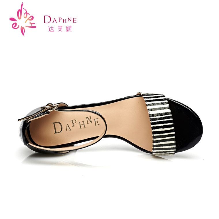 Daphne/达芙妮夏季女鞋 粗跟高跟条纹一字扣包后跟凉鞋1015303123