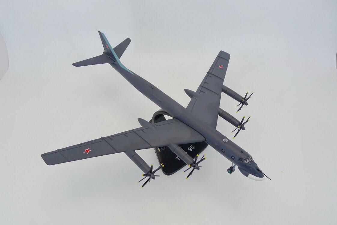 图-95 tu95俄罗斯远程战略轰炸机/合金模型熊飞机模型34厘米长
